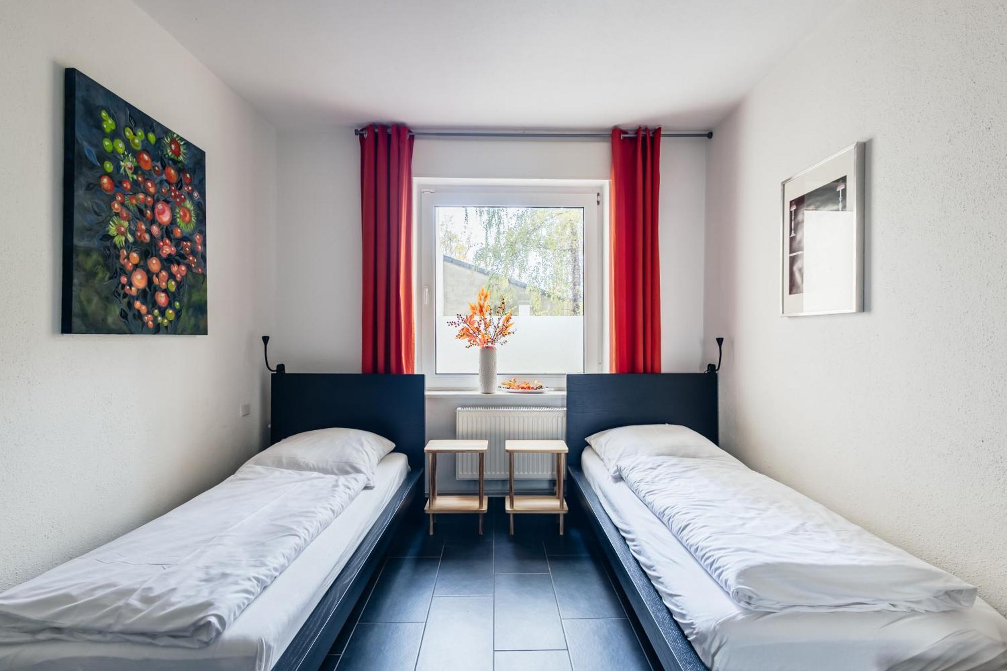 Centrally Located 2-Room Apartment Hannover Room photo